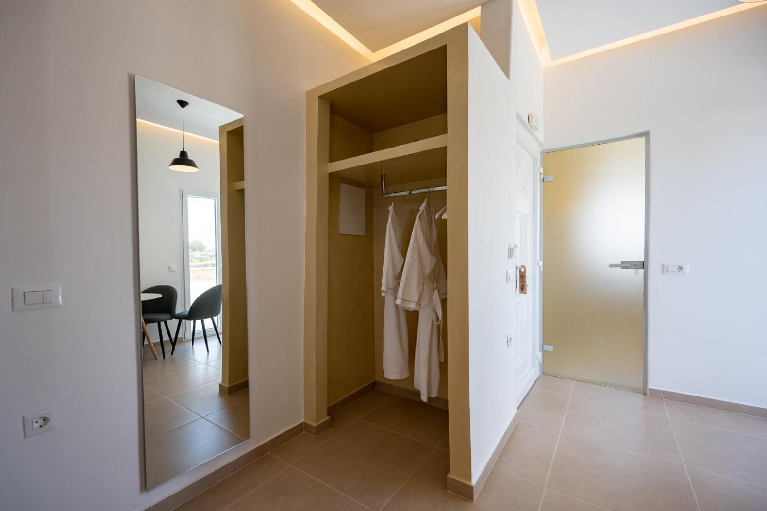 Theophrasti Suites Foinikiá Pokój zdjęcie